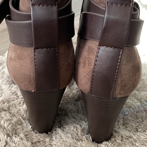 Brown Suede booties Sz 10 - Picture 4 of 7